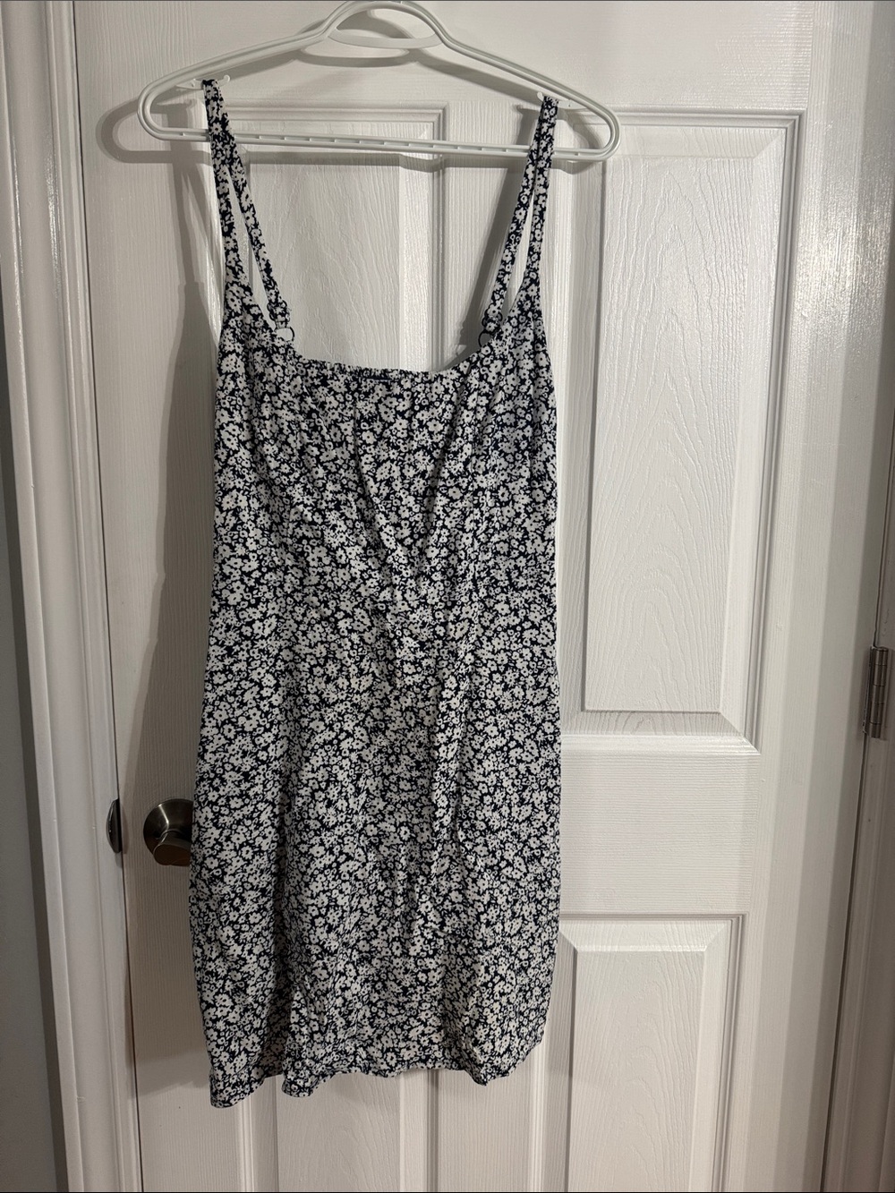 Old Navy Linen Floral Spaghetti-Strap Sundress in Blue and White with pockets!